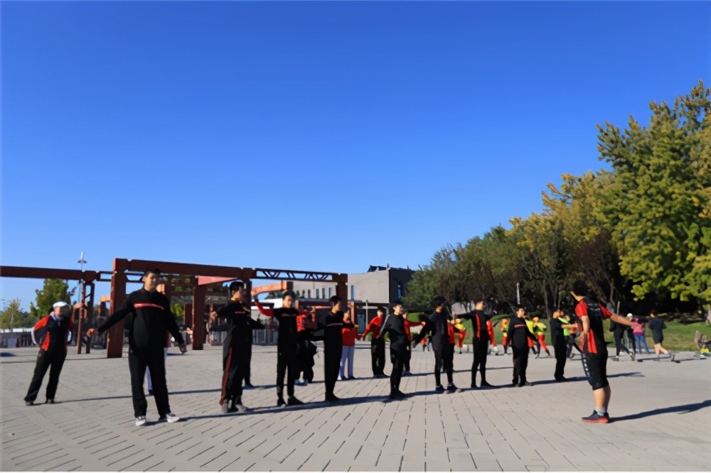 “全夷易近健身 精力中国”智跑都市系列赛北京站举行