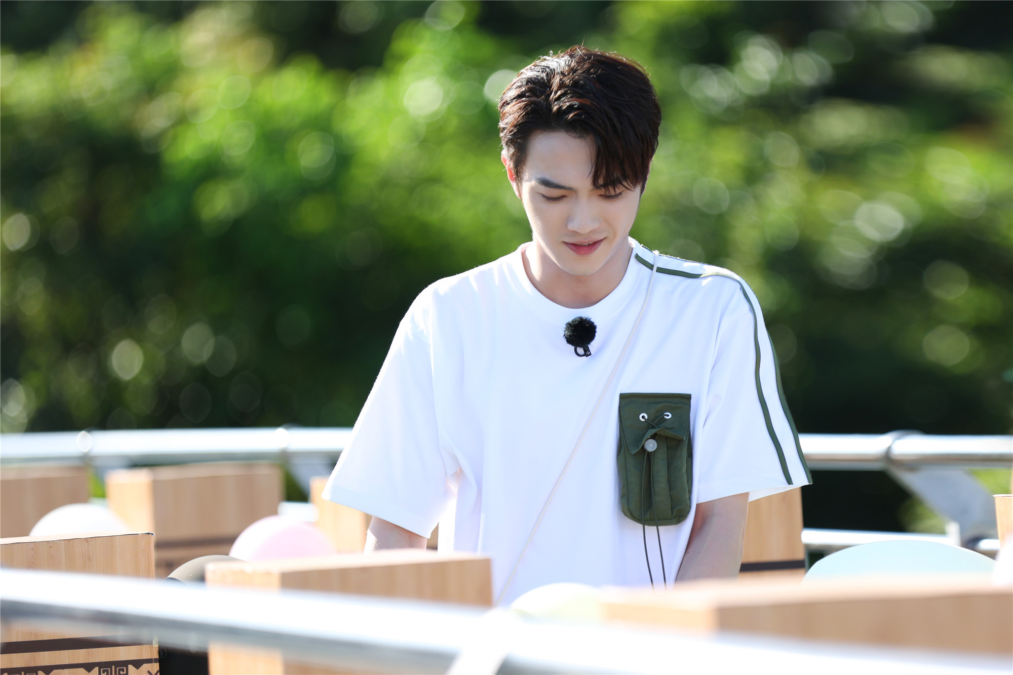 杨颖,郑恺,沙溢,蔡徐坤,黄旭熙,宋雨琦与本期嘉宾王嘉尔,张哲瀚,许凯