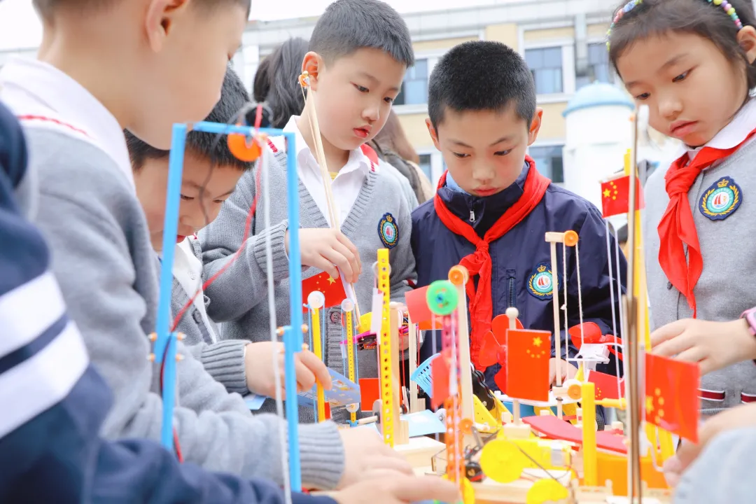 科技逐梦，创想未来——天府新区华中附小首届科技节闭幕式