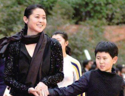 曾是模范夫妻，王文澜却在儿子患病时与倪萍离婚，背后没那么简单