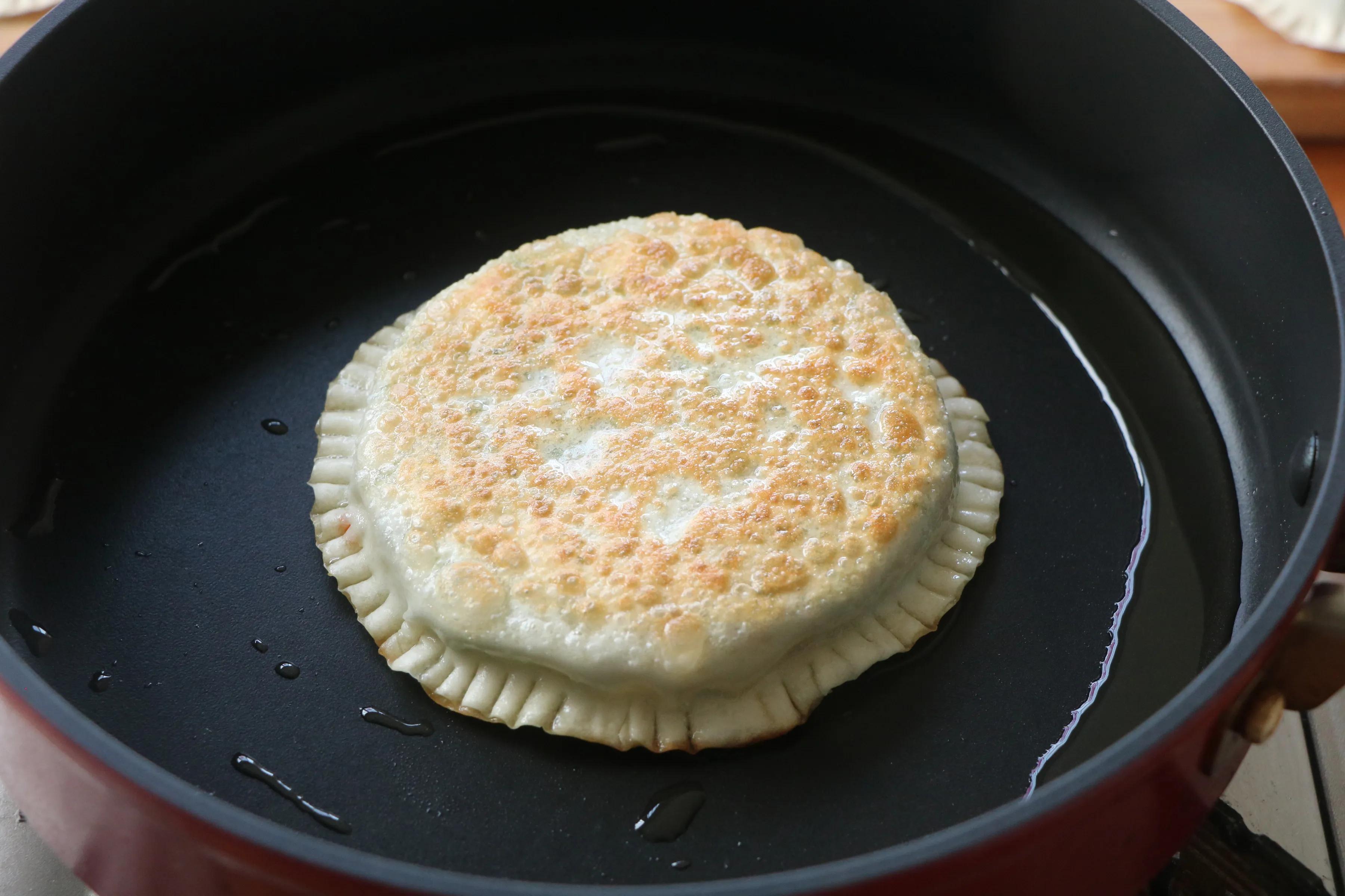 韭菜盒子新做法，不和麵不揉麵，皮薄餡大，特別適合新手和懶人！