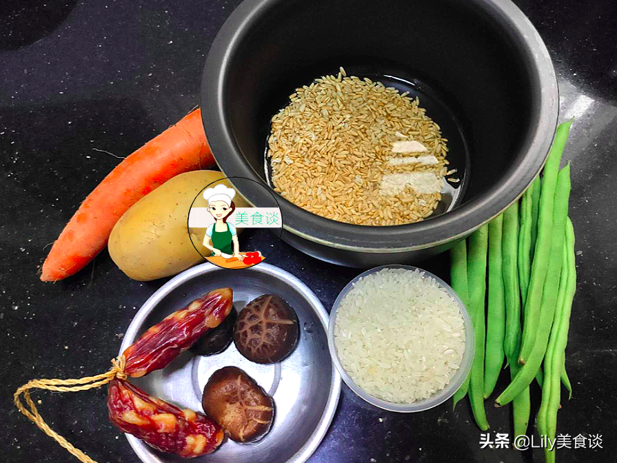 天冷了，我最爱做这美味，饭菜一锅出，营养美味，大人孩子都爱吃
