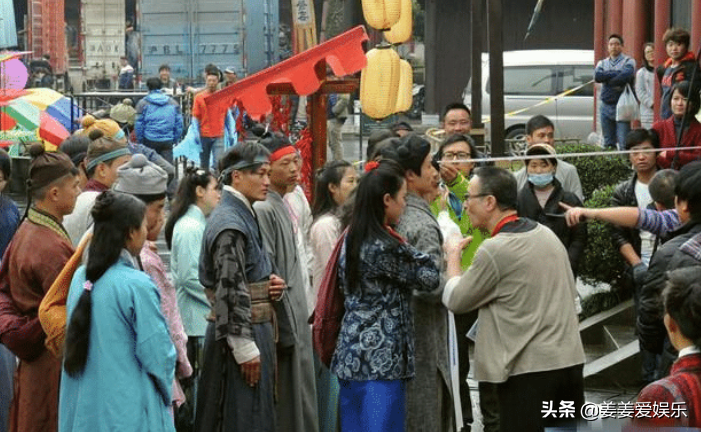 “横漂”群演们的辛酸，女群演拍戏却养不活自己，还需要一点副业