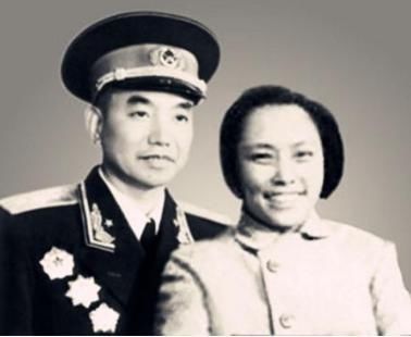 萧克之妻蹇先佛：18岁参军，长征路上生孩子，今