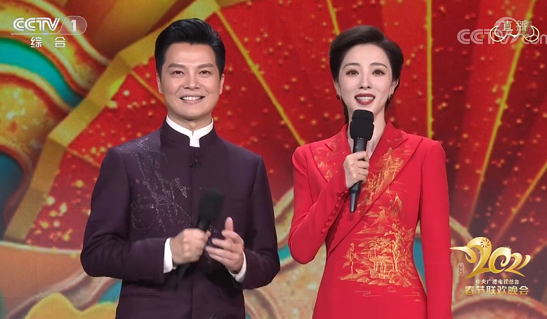 Spring Festival Gala Opening Dance: 12-year-old singer Long Zilan is ...