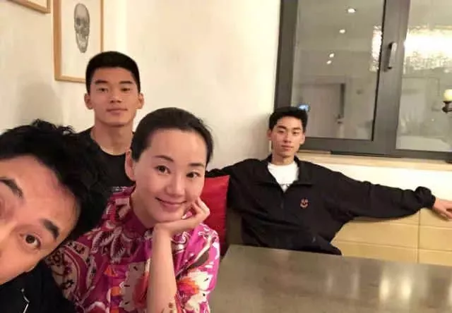 过气歌手林依轮，到底有多有钱？