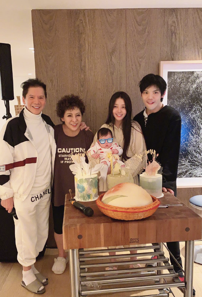 向佐一家出门被拍，郭碧婷穿扮朴实背微驼，女儿扎小辫子萌态十足