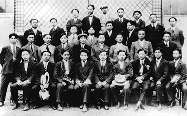 周总理手术前点名要见邓小平，邓小平后来回忆