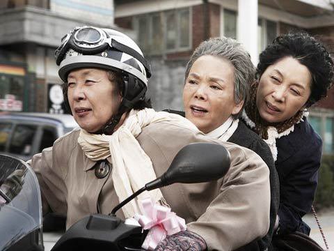 十部韩国爆笑喜剧电影：老爸女儿灵魂互换，高龄奶奶抢银行