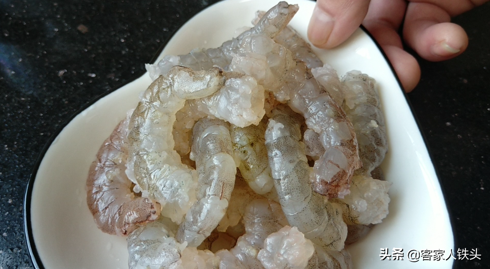 過年鮮蝦不做菜，試試這一款客家傳統年貨做法，酥香好吃入口即化