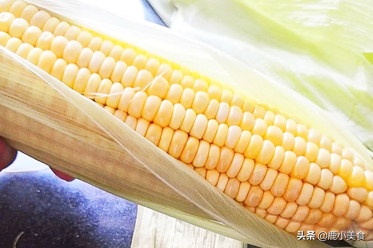 煮玉米別只簡單水煮，多加2樣調料，玉米又香又甜，水嫩更有營養