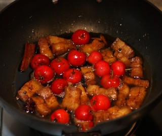 家常菜紅燒肉山楂紅燒肉——開胃又解饞