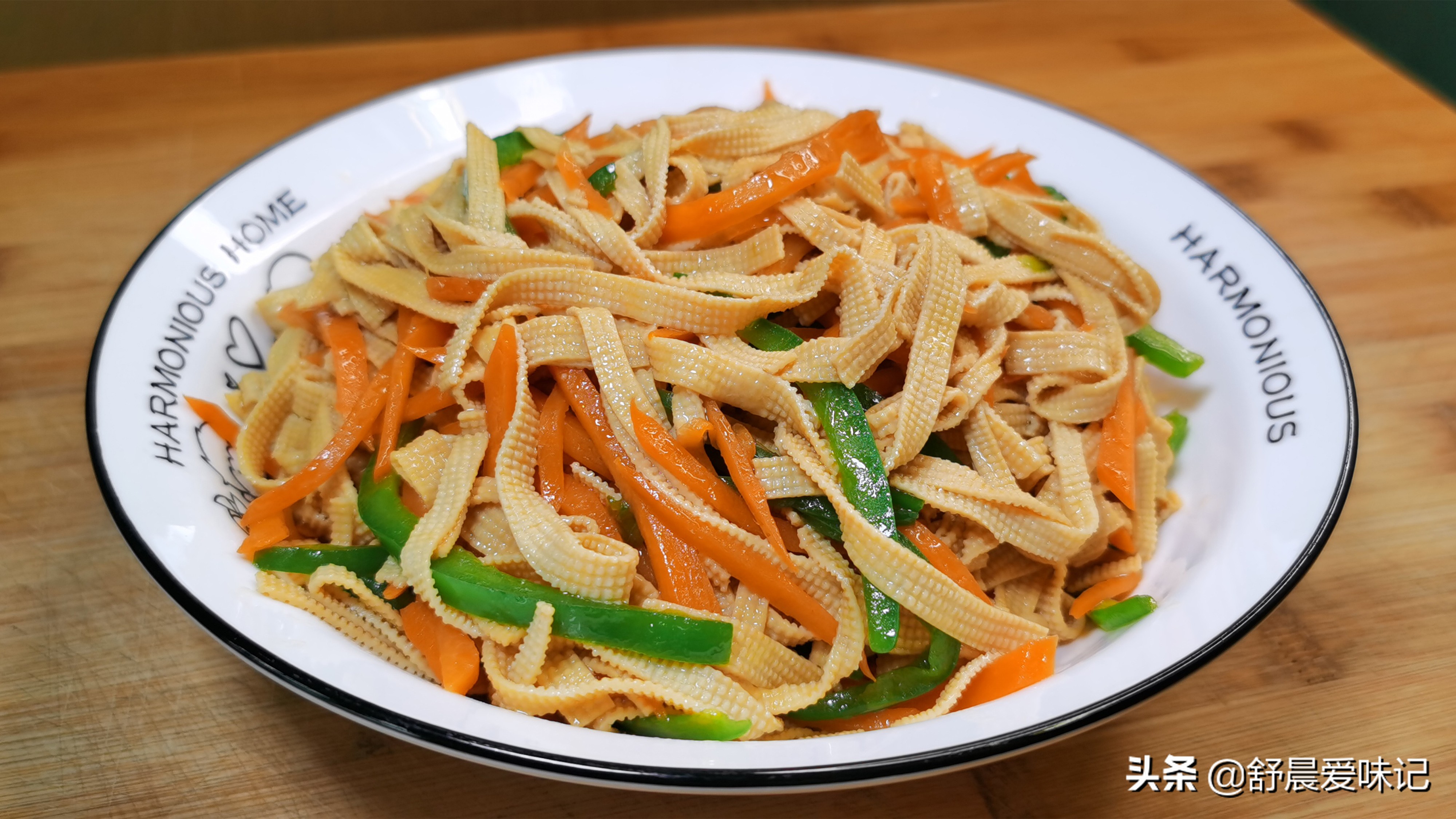 春天吃肉不如多吃素,豆皮這樣做最好吃,營養味美,家人都喜歡