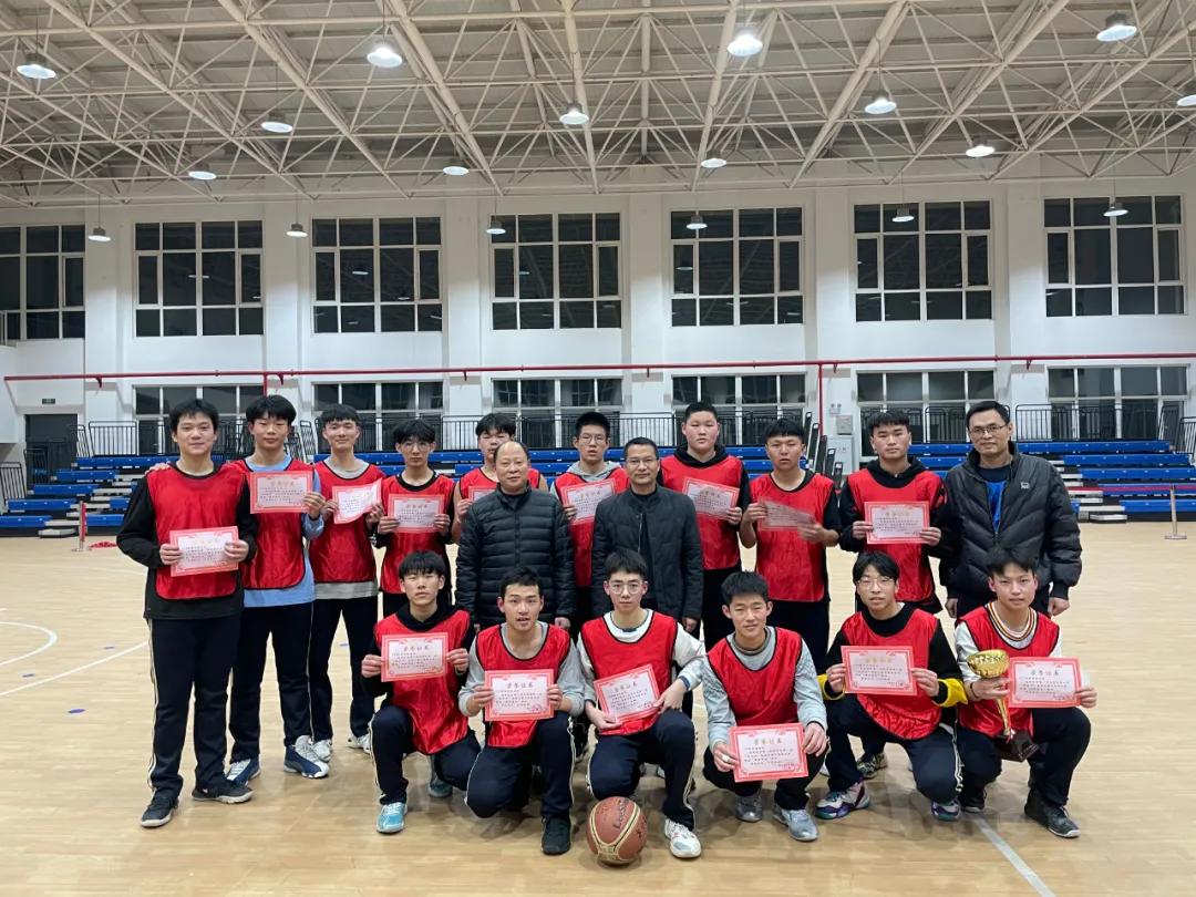 ȫУ��ɣ��׽조��ս����У԰��������ȼ�չ�