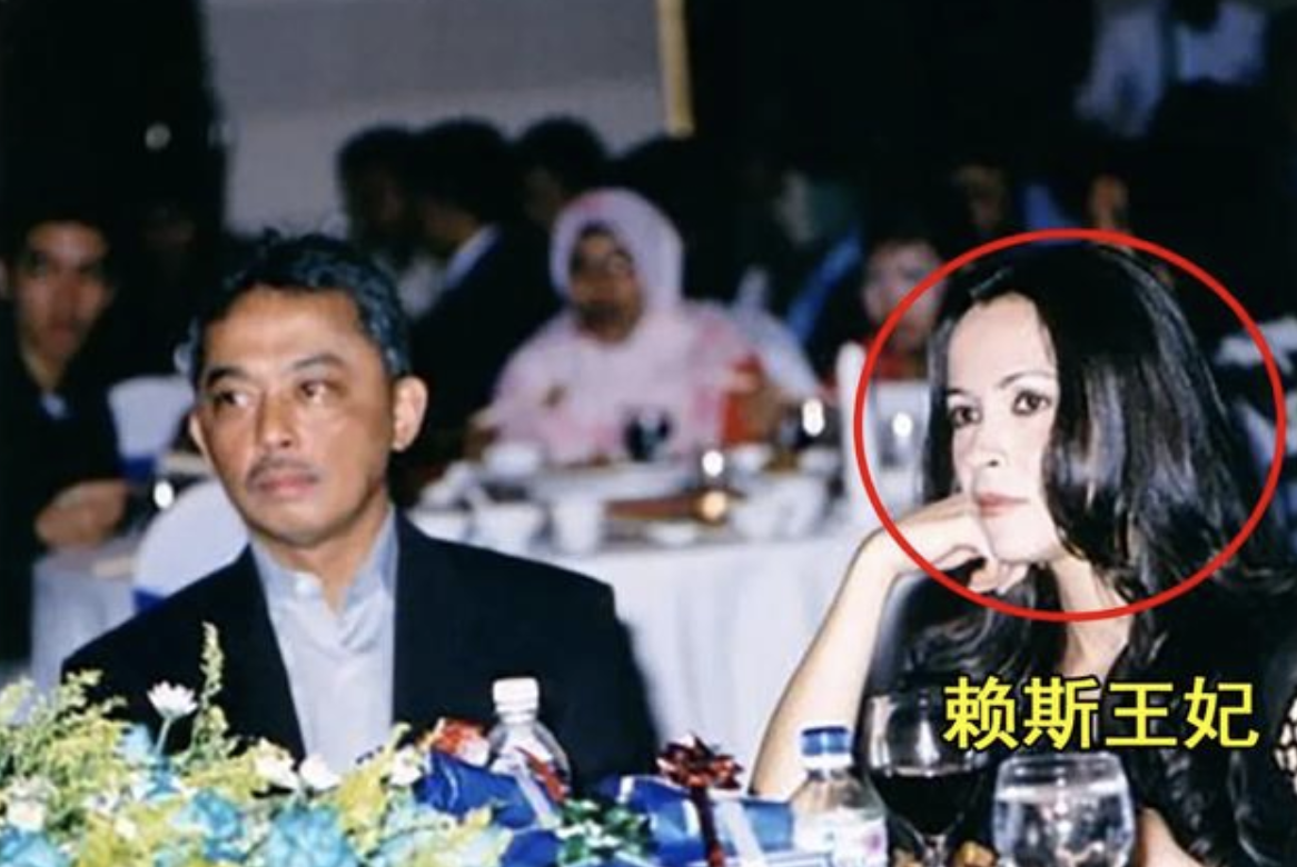 大马王后家世显赫，国王无奈雪藏娇妻26年，生5朵金花婀娜多姿