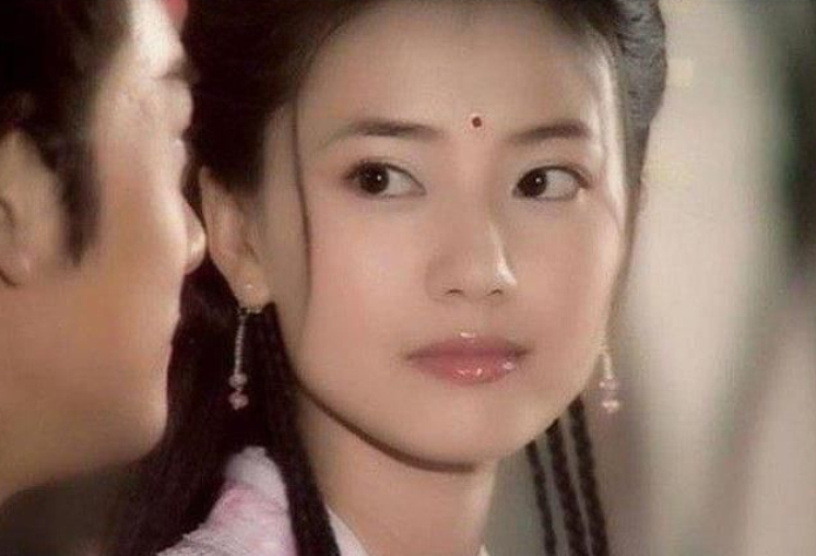 多次插足当三，她依然是无数人的女神，高圆圆