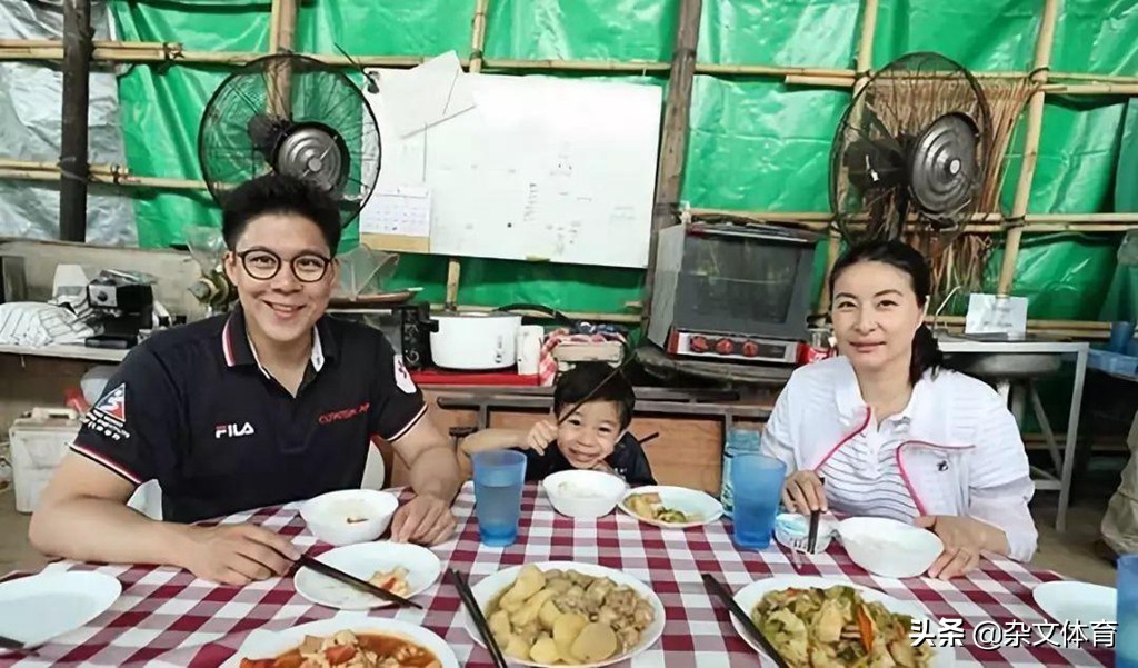 跳水女冠军地位显赫！成为豪门阔太养育3个孩子