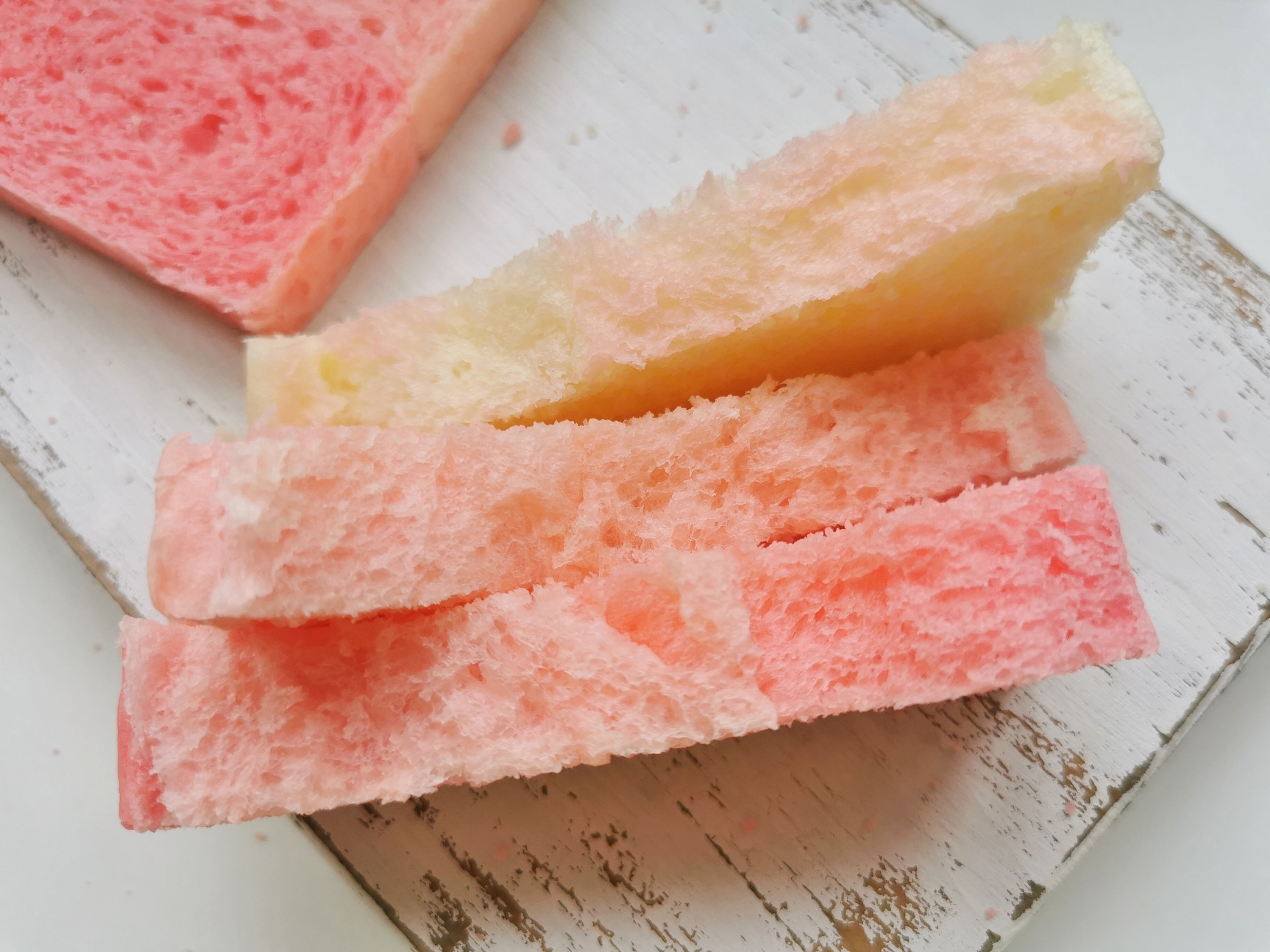 用了6年的吐司配方，次次都成功，放3天依旧松软，比买的都好吃