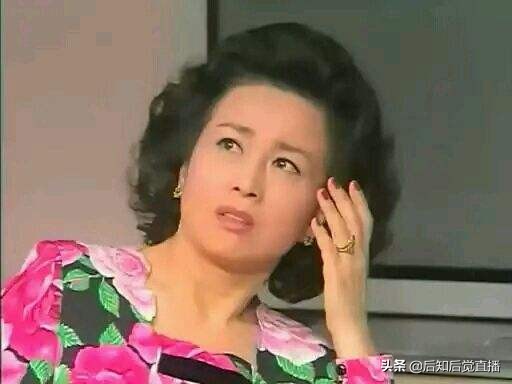 韩国的老戏骨韩惠淑69岁依然是优雅的美女。上了年纪还是美人。