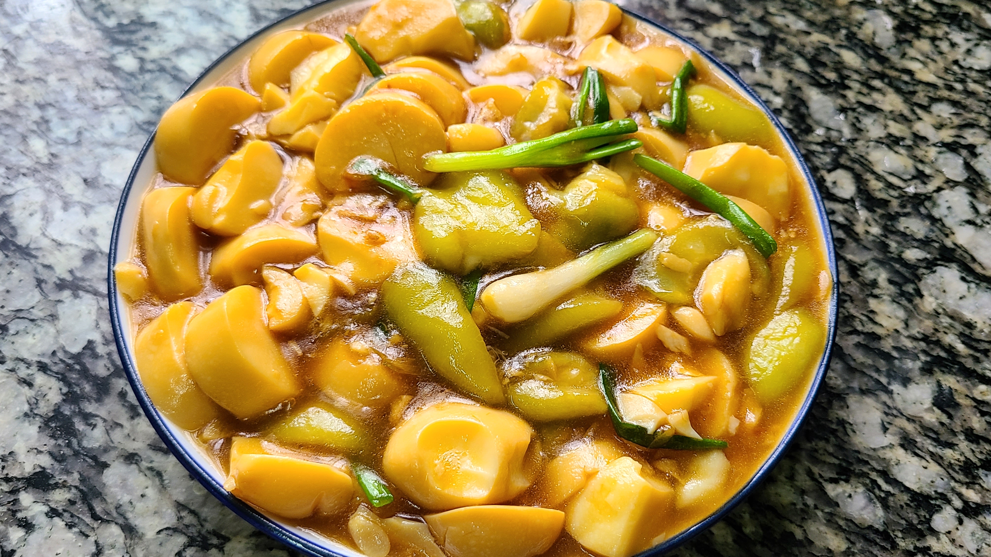 丝瓜豆腐的做法，天热我家经常吃的一道家常菜，简单美味