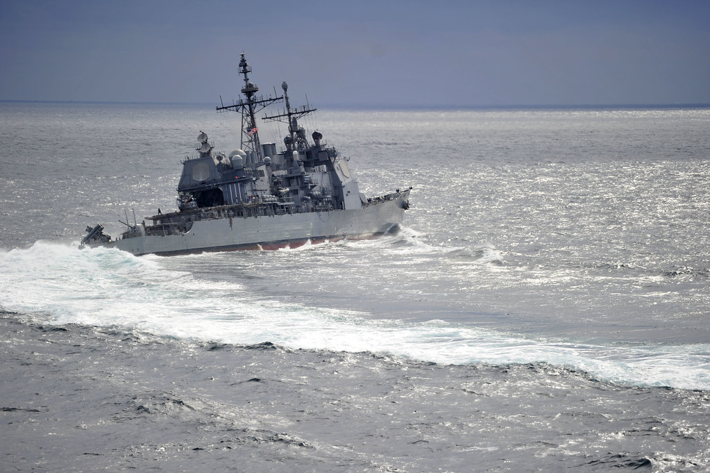美航母编队和俄海军编队在东海摩擦 两艘主力舰险些相撞