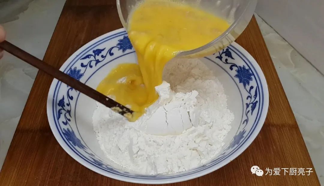 麵粉別炸油條了，鍋裡炸一炸，做出特色油炸酥，比麵包鬆軟又好吃