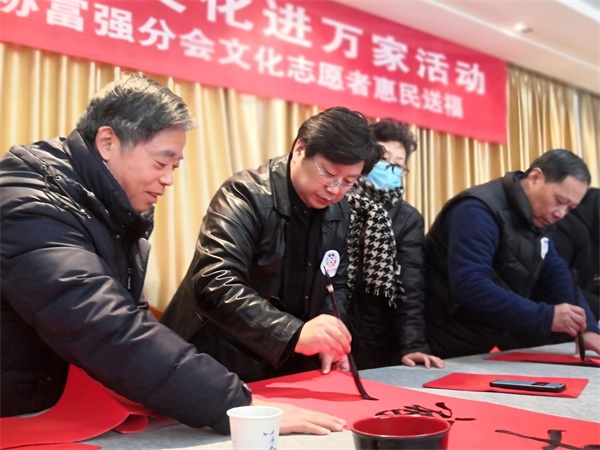 淮安文化志愿者新春佳节前夕惠民送祝福