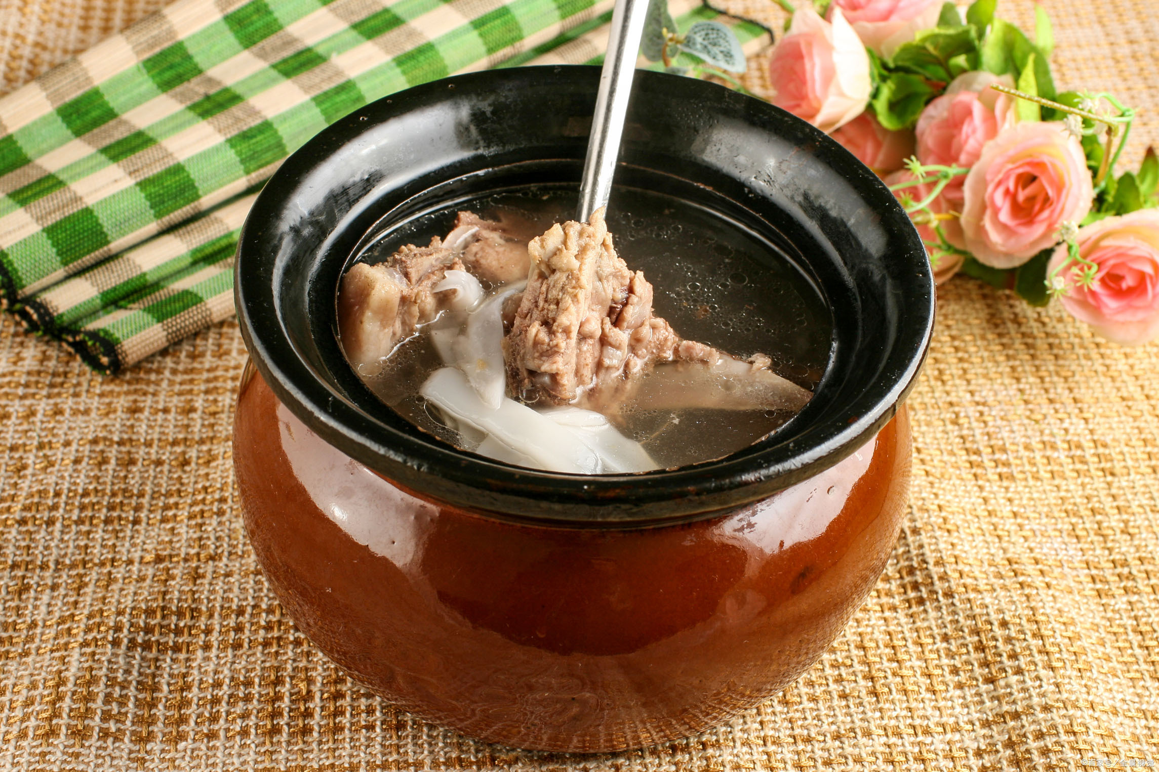 補鈣要喝骨頭湯？ 骨科醫生告訴你真相！ 要補鈣還得靠這4寶