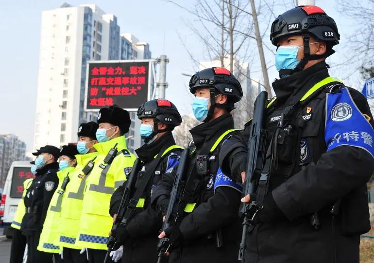 王安德等市领导看望慰问一线执勤民警辅警