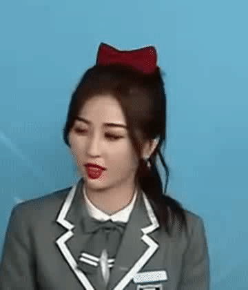 刘雨昕虞书欣上李佳琦直播间：虞书欣被赞情商