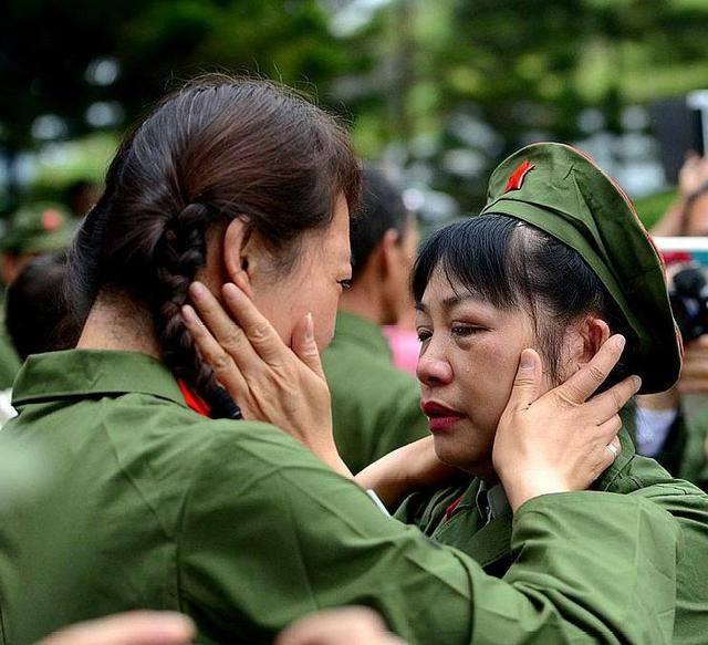 对越反击自卫战中，漂亮的“老山十姐妹救护队”，她们现在可好？