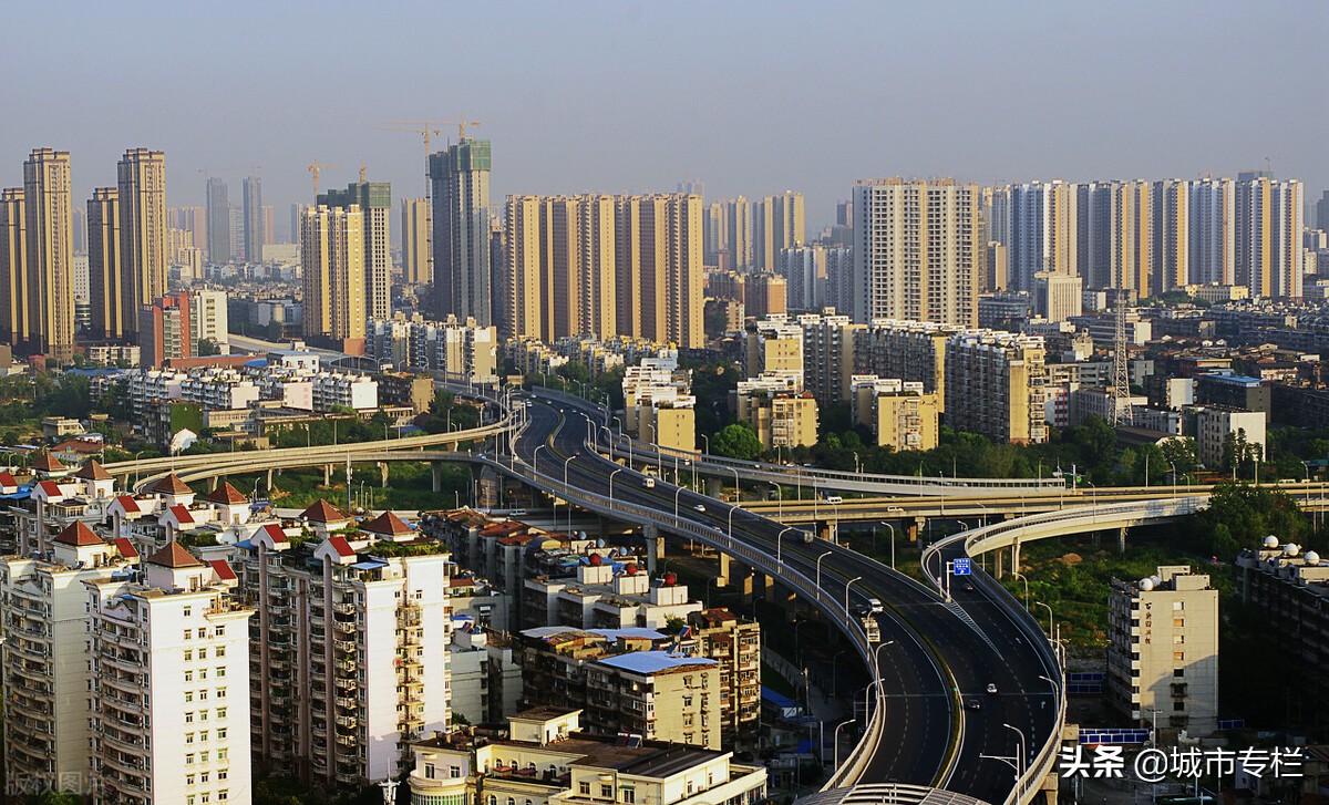 中国10强城市出炉：南京第十，苏州领先成都，杭州武汉入围