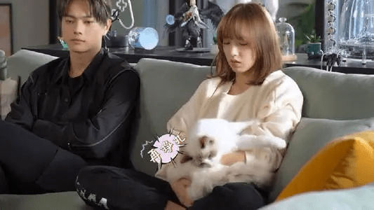 《你微笑时很美》遭群嘲，事态持续发酵，程潇受到“攻击性”话题