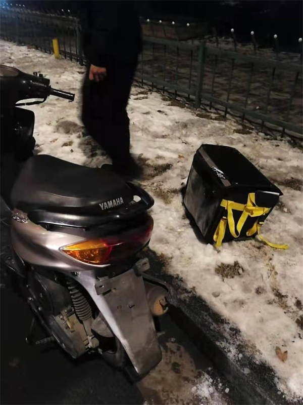 淮安万达警务站夜间巡逻组成功抓获两名盗窃嫌疑人