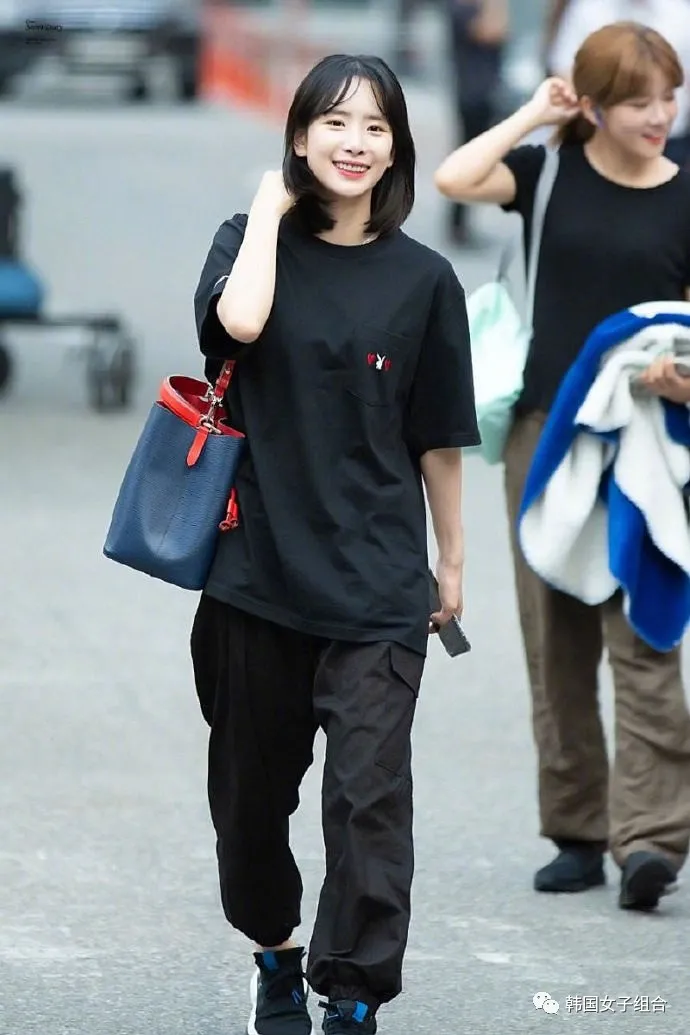 这位女团爱豆最爱的宽松束脚裤,果然衣服都是靠颜值撑起来的