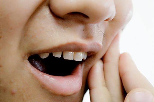 牙龈经常出血是什么原因，暗示身体有什么问题？