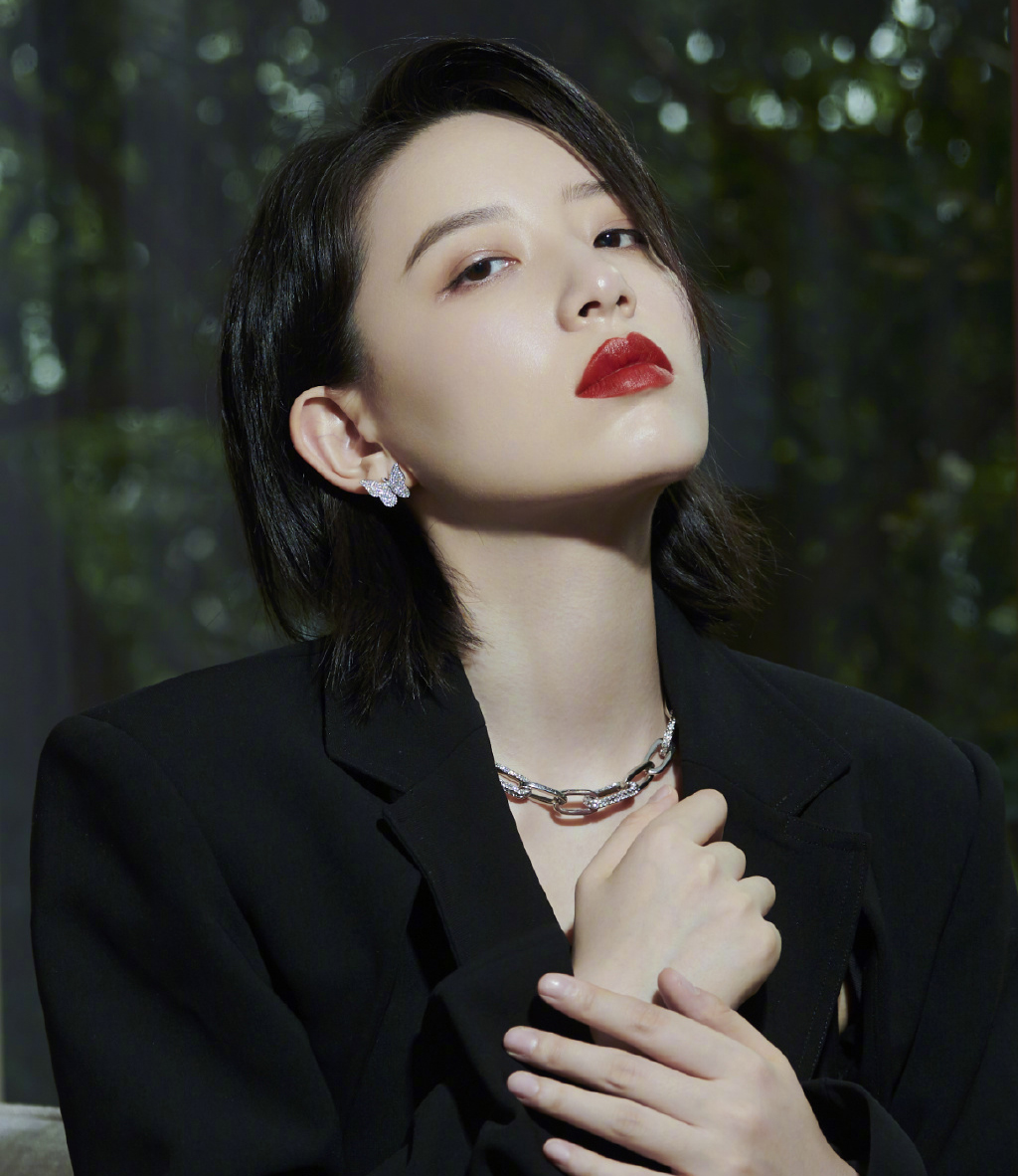 16档综艺刷脸未翻红，给个舞台就炸裂，李斯丹妮从小透明变成王者