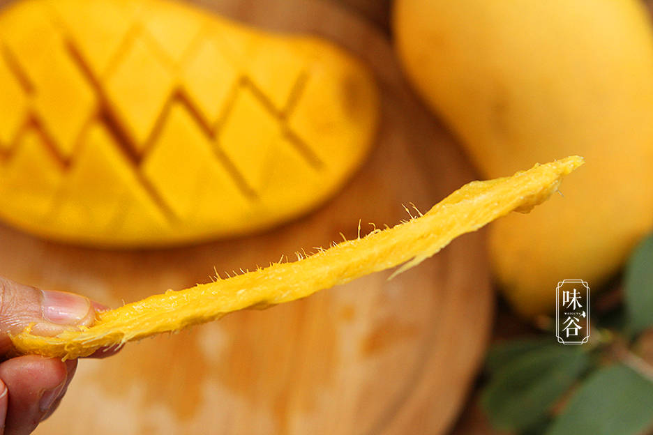 買芒果別只會挑大的，學會這4招，肉厚核薄香又甜，不花冤枉錢