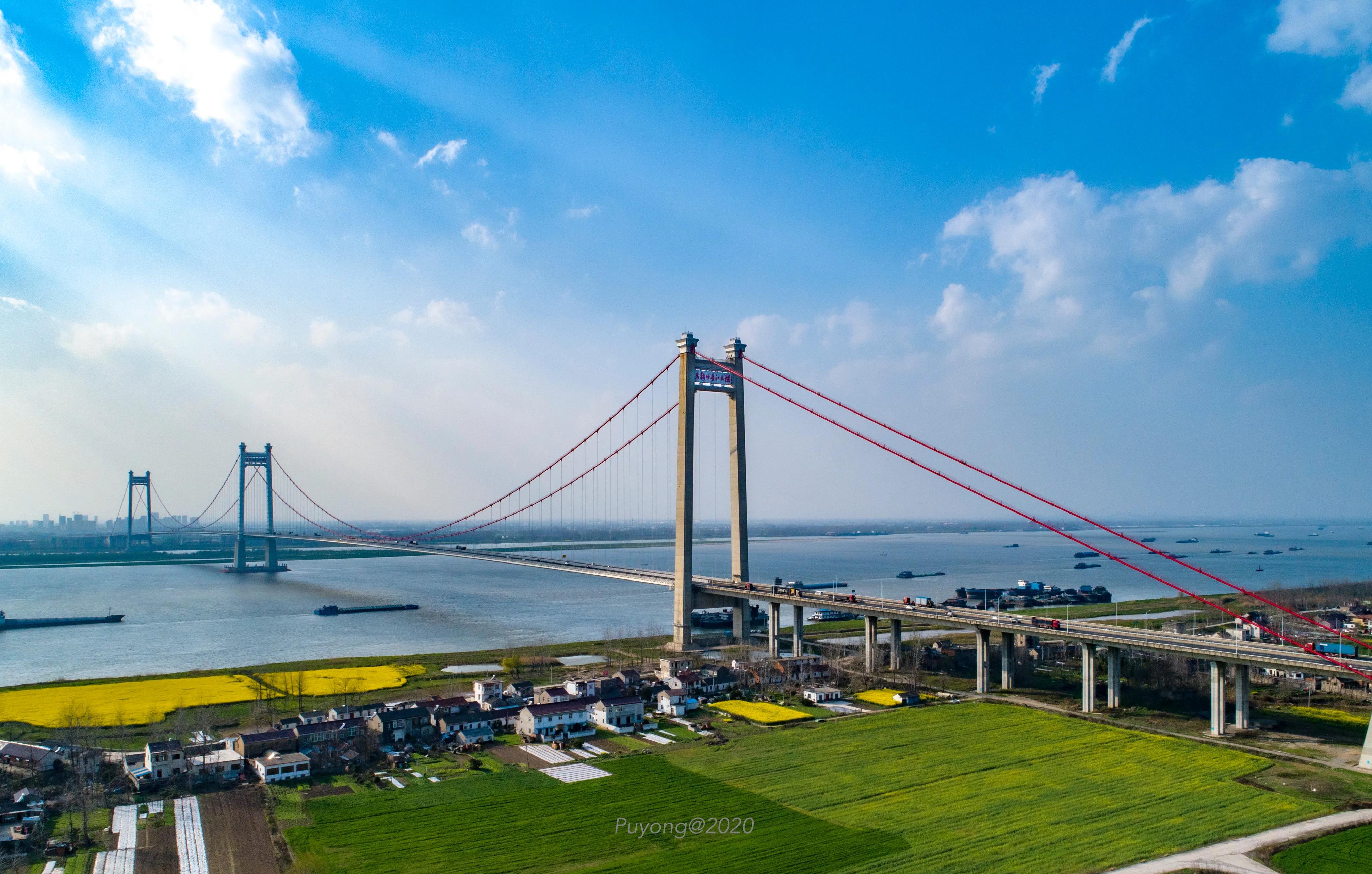 马鞍山长江大桥西起姥桥枢纽,上跨长江水道,东至马鞍山东枢纽;线路全