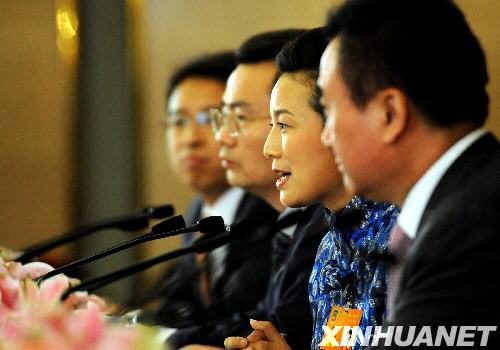 秦安学“两会”：关于在国内会议中取消英语复述环节的建议