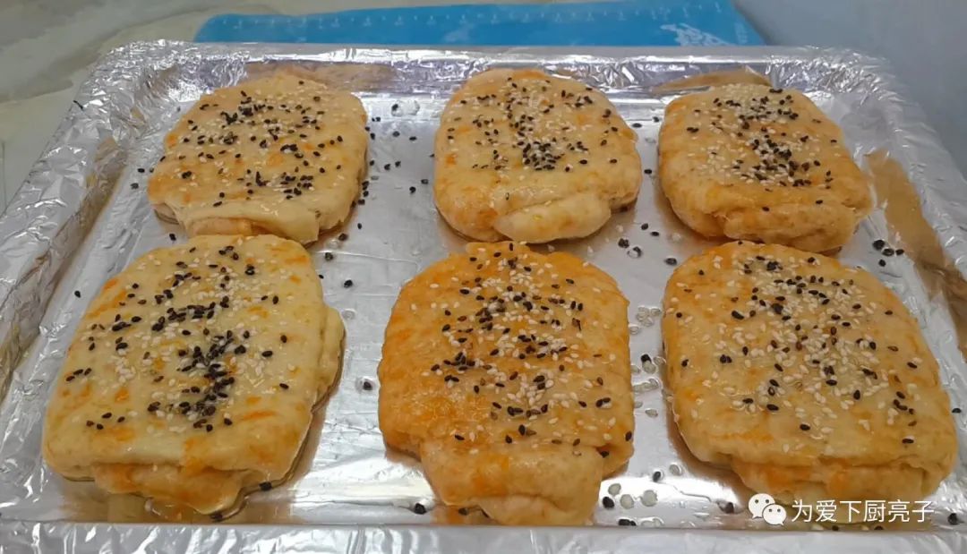 2个鸡蛋，半斤面粉，不蒸馒头不烙饼，酥到掉渣，看着就流口水了