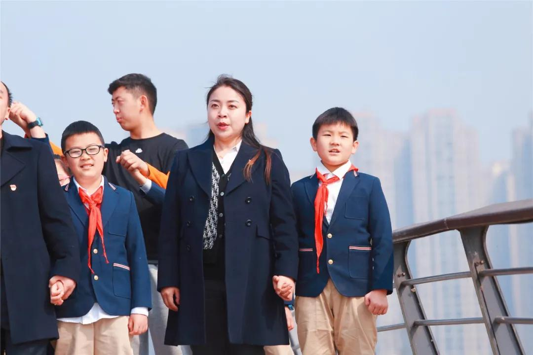 四川天府新区华阳小学传承雷锋精神，为建党百年献礼