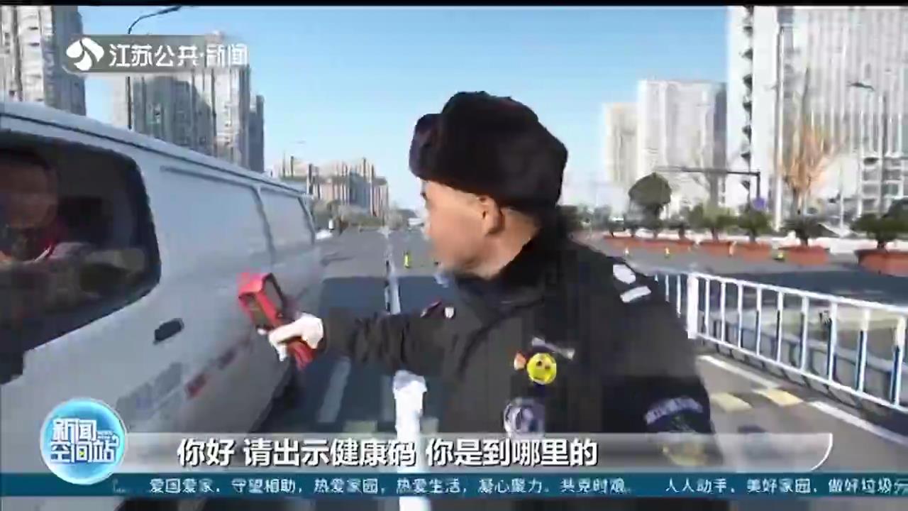 常州56岁保安爱好书法 凭借一手硬笔行楷在校园走红