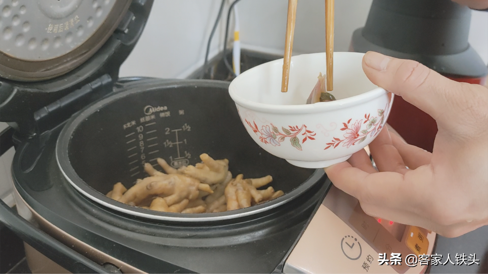 客家盐焗鸡爪新做法：一个电饭锅，几个小技巧，出锅好吃到不想停