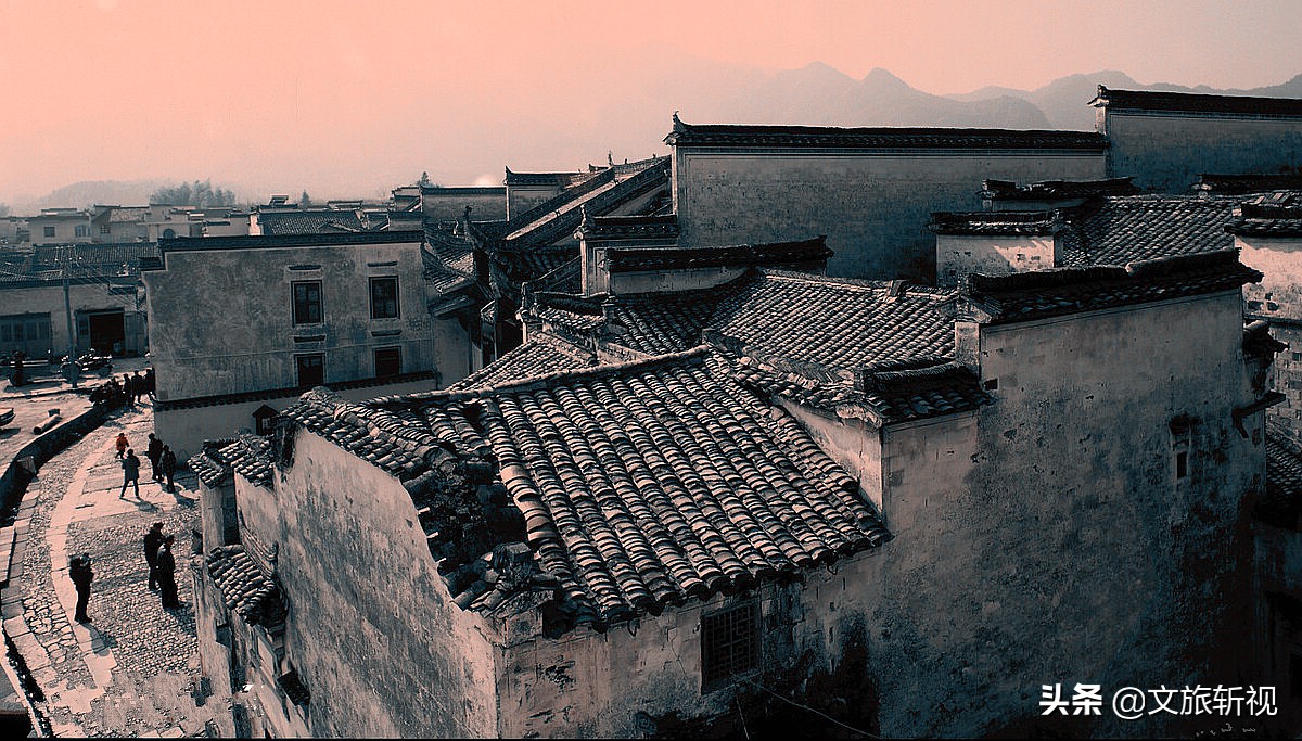 与宏村相距17Km,元明年间古村落，同样有着中国徽式风格建筑