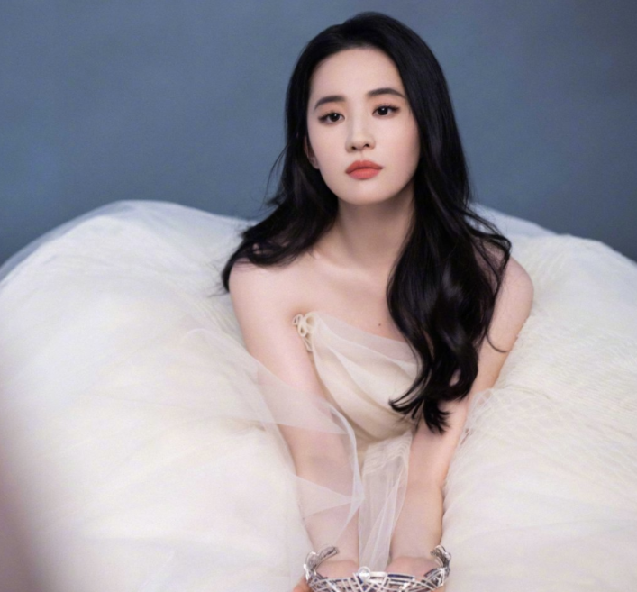 Liu Yifei changes a color eventually! Pink sends cover to give heat, sweet Sa was gone to by the surprise