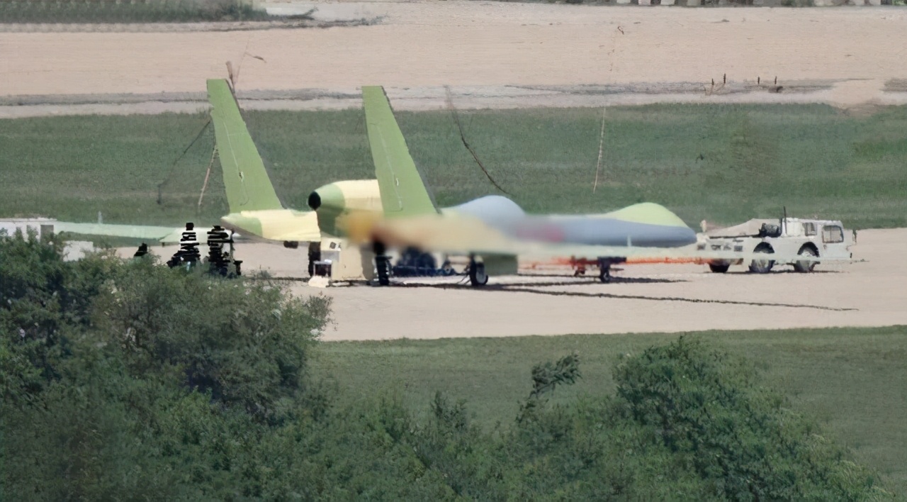 沈飞要造高达？变前掠翼双体飞机方案曝光，已申请技术专利