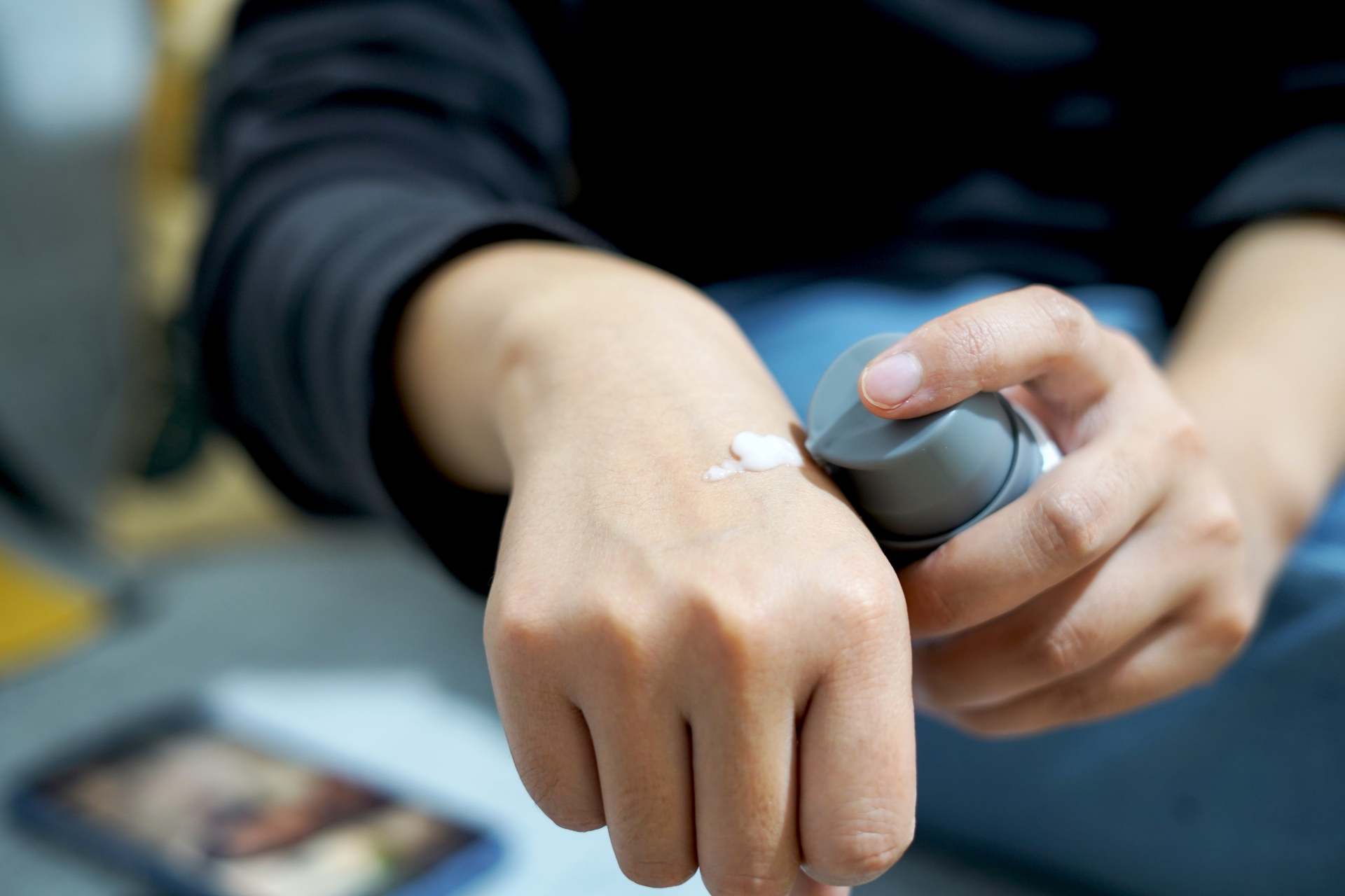 如果生活对你百般折磨 不如对自己好一些 珂岸男士焕肤精华乳体验