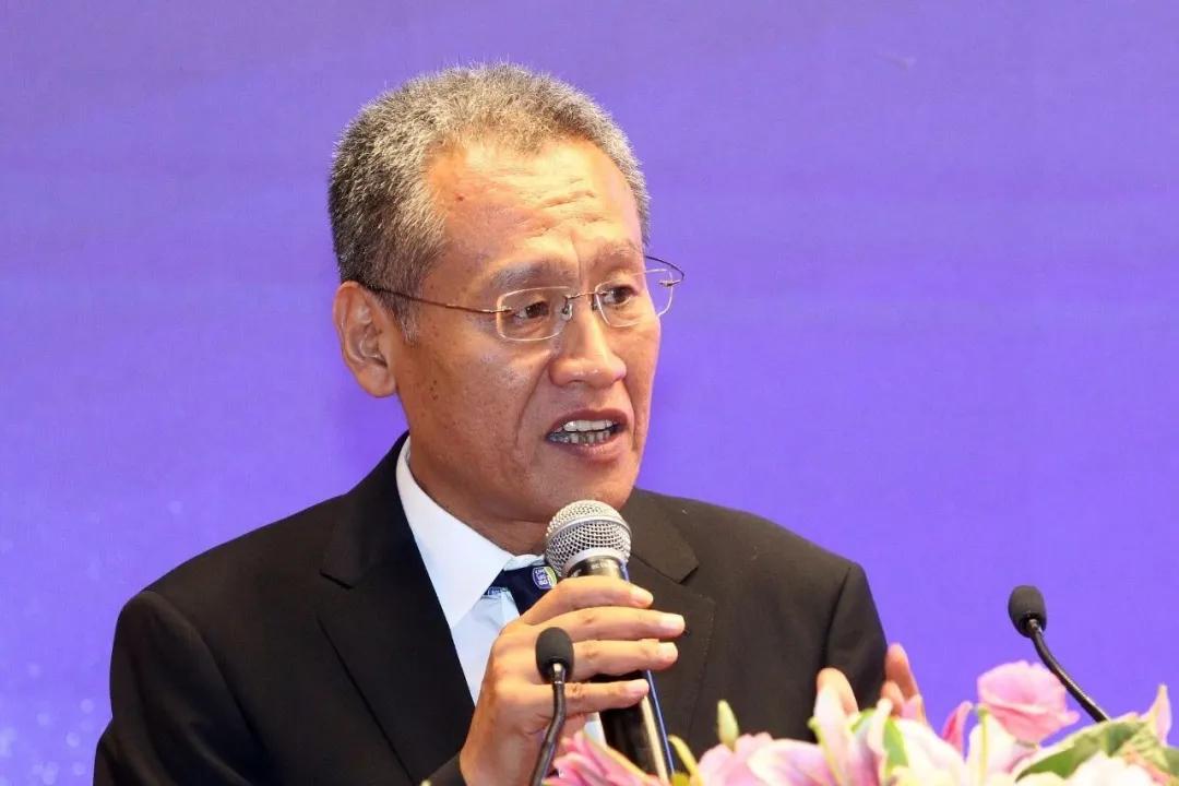 12年突围，靠低价奶年入百亿再转高端，君乐宝撕掉三鹿标签了吗