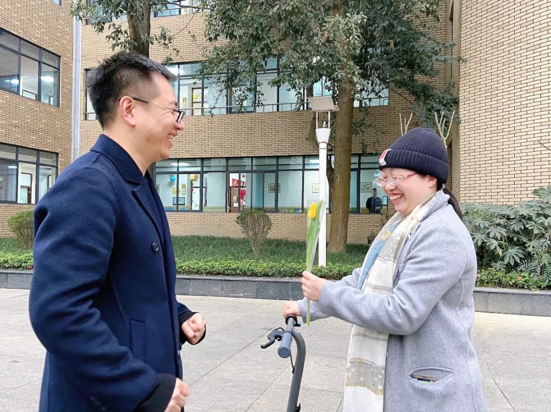 成都市华阳中学附属小学举行“三八妇女节”庆祝活动